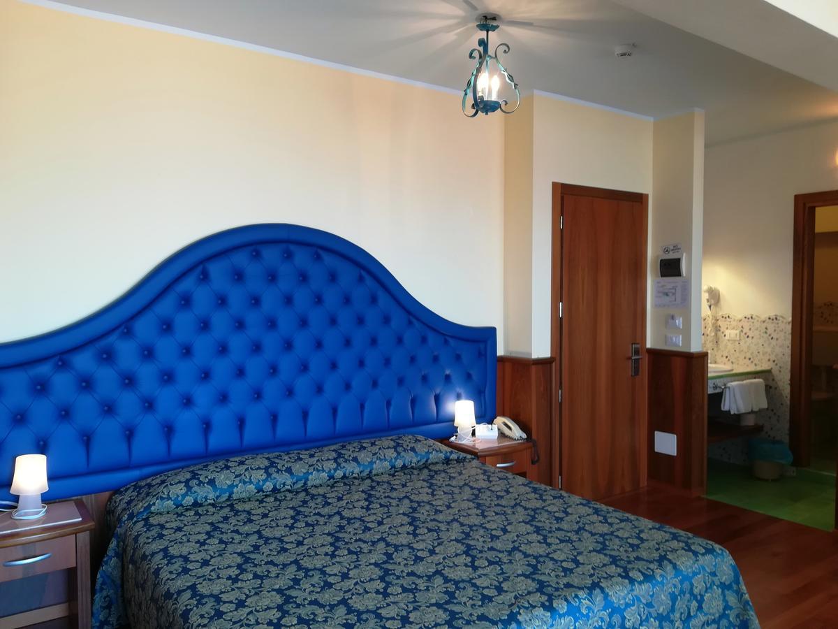 Double or Twin Room Sea View