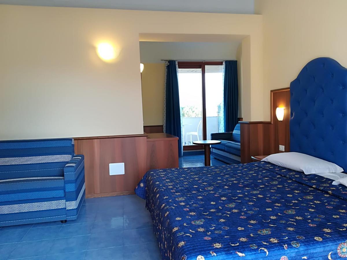 Quadruple Room with Sea View,666300765:JPEG
