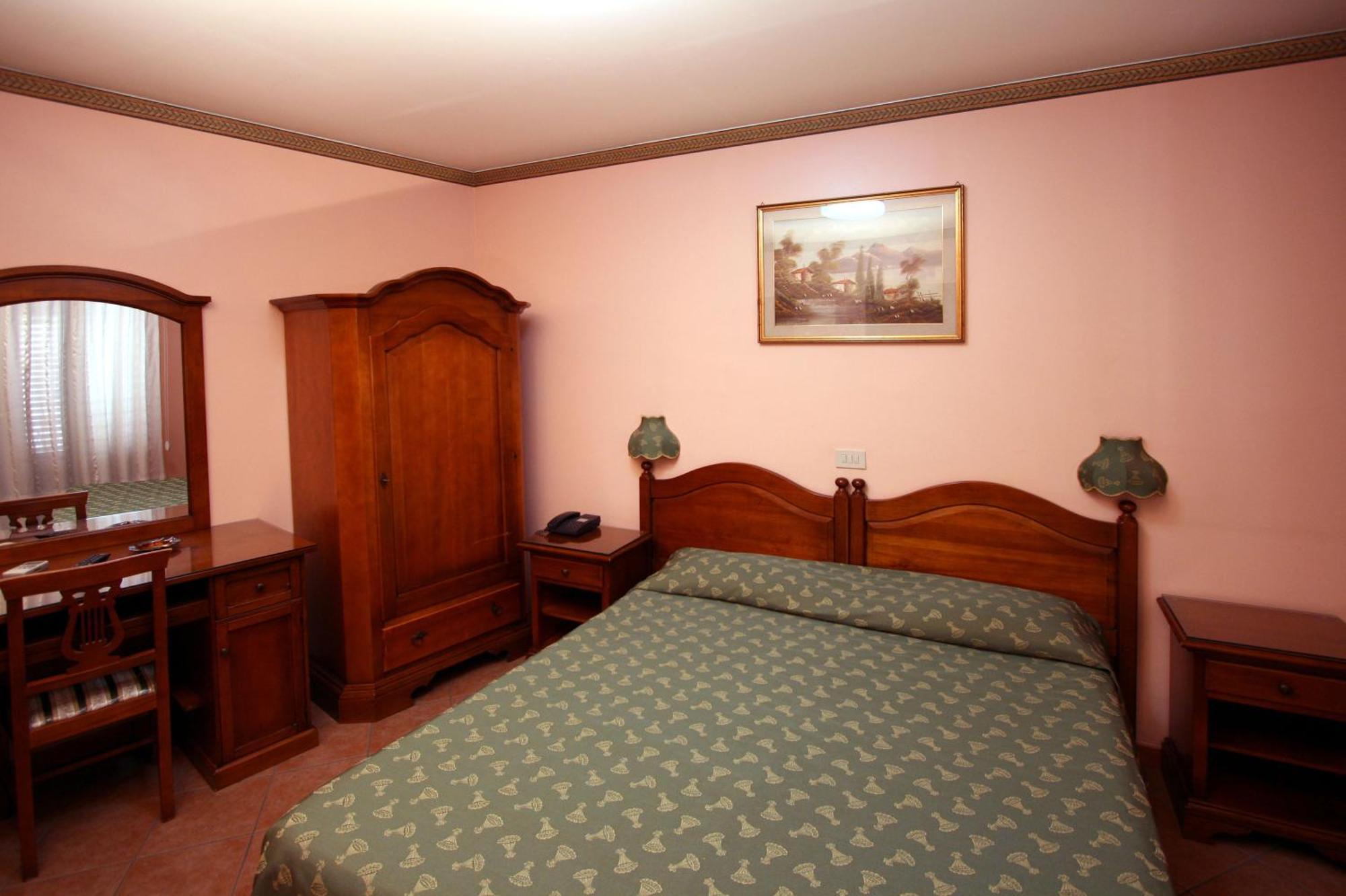 Double or Twin Room Private Bathroom