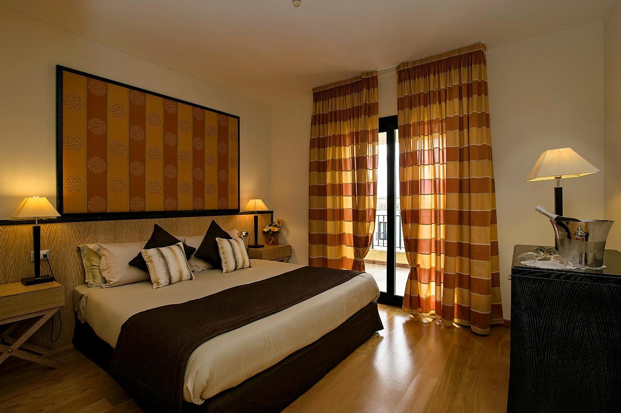 Suite,1209639385:JPEG