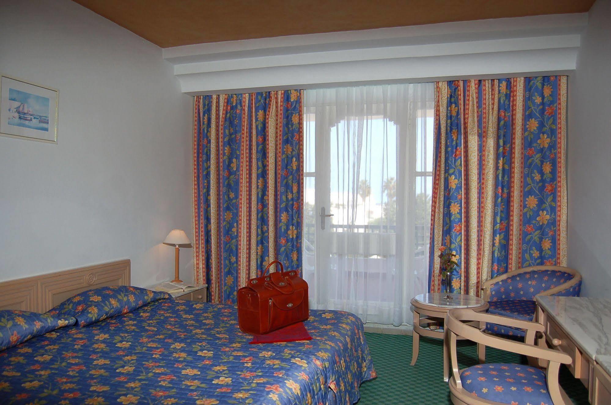 Double Room with Balcony and Garden View,295771028:JPEG