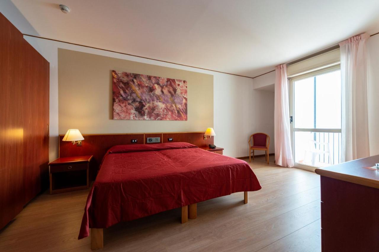 Triple Room,662644185:JPEG