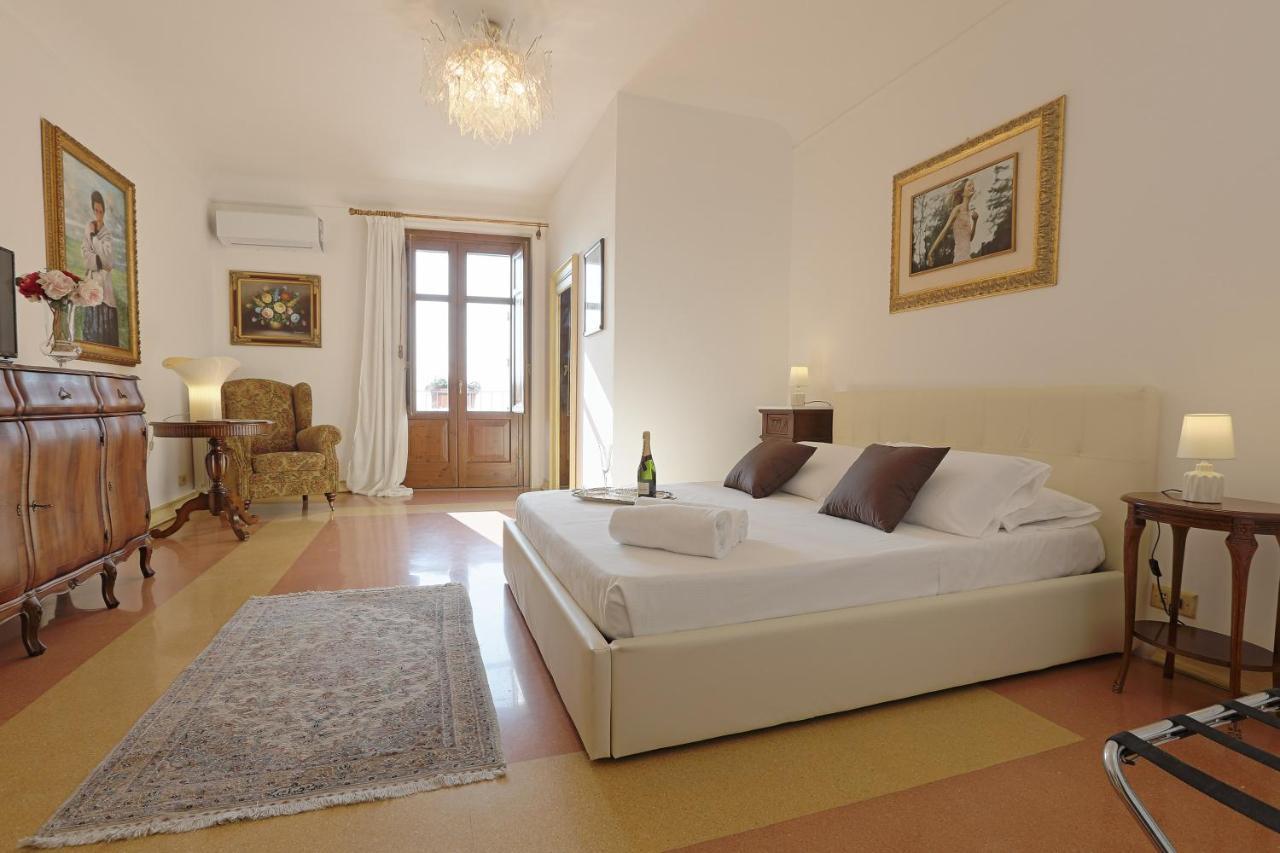 Habitación Doble Deluxe con balcón y vistas al mar