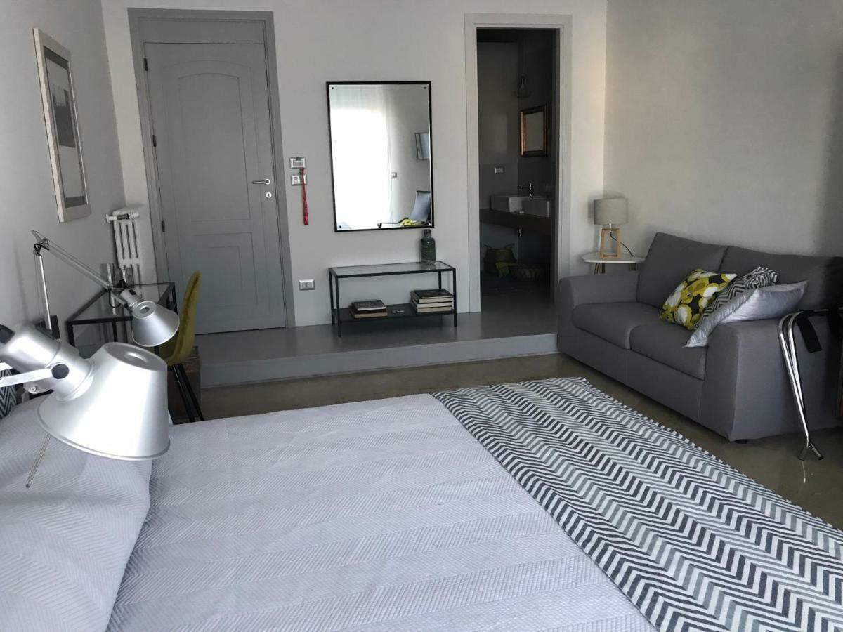 Triple Room Bathroom,811726224:JPEG