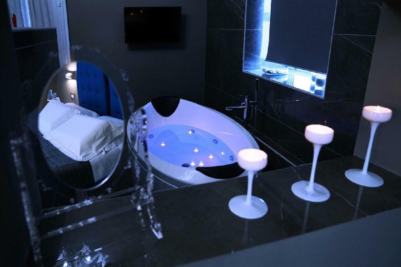 King Suite Spa Bath