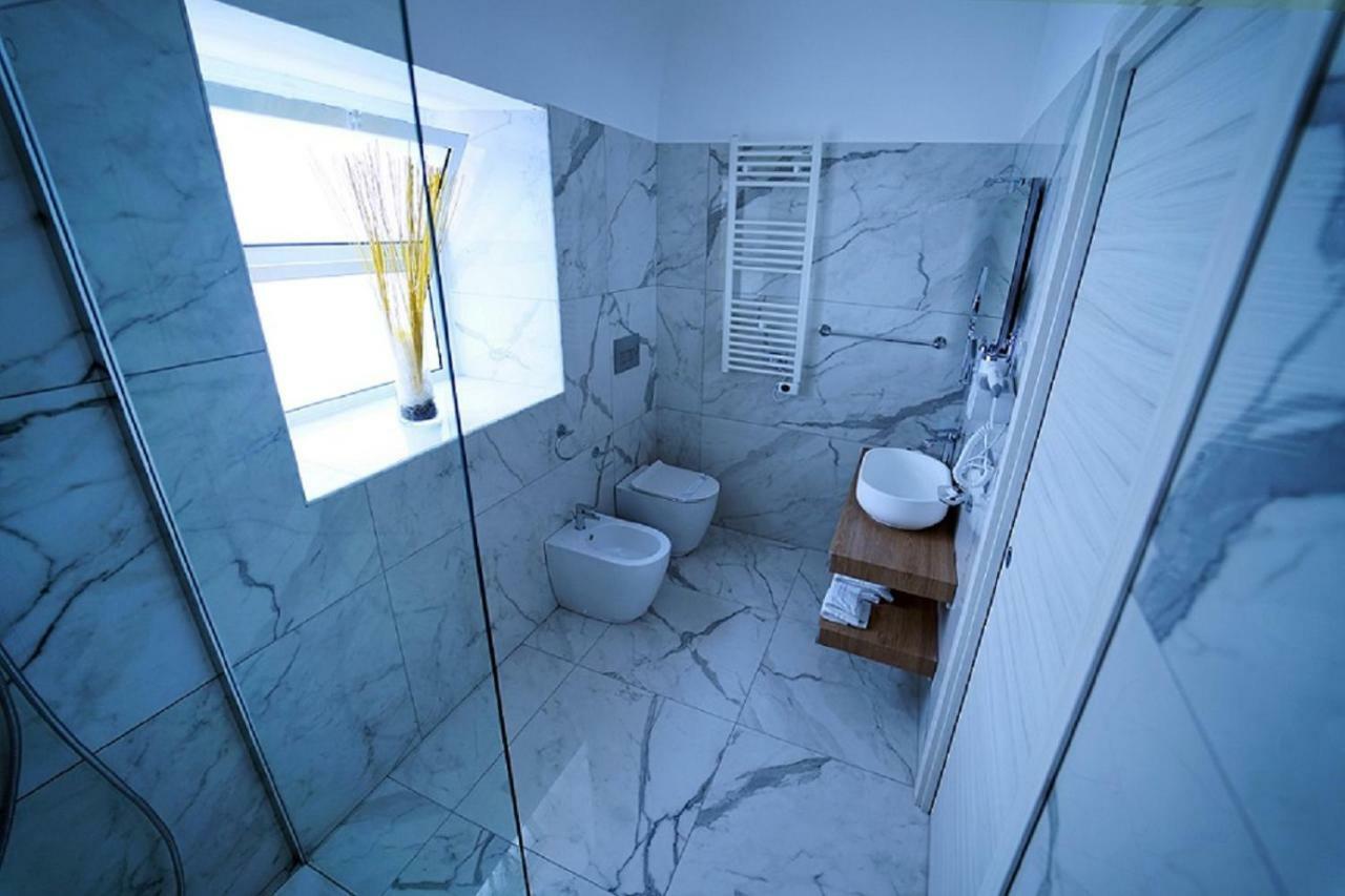King Suite Spa Bath