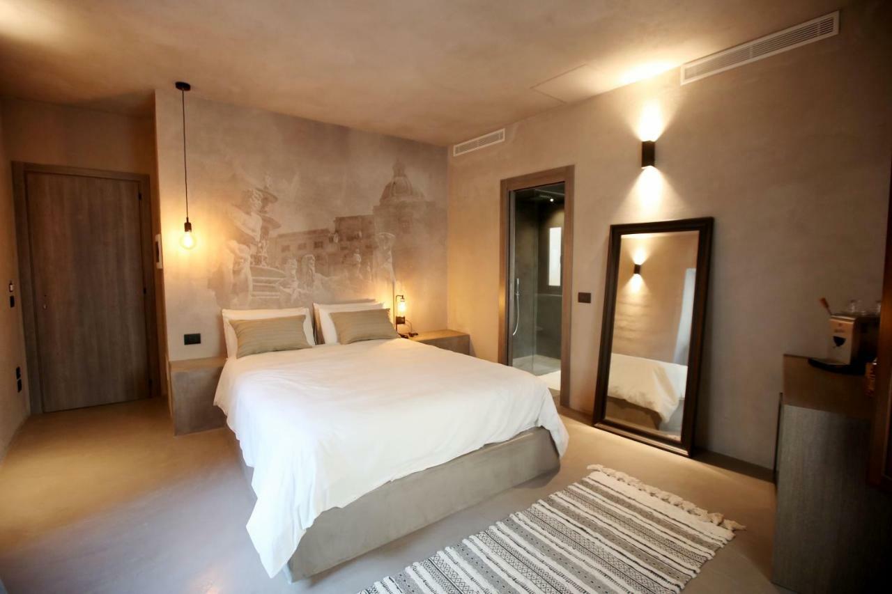 Deluxe Suite Spa Bath