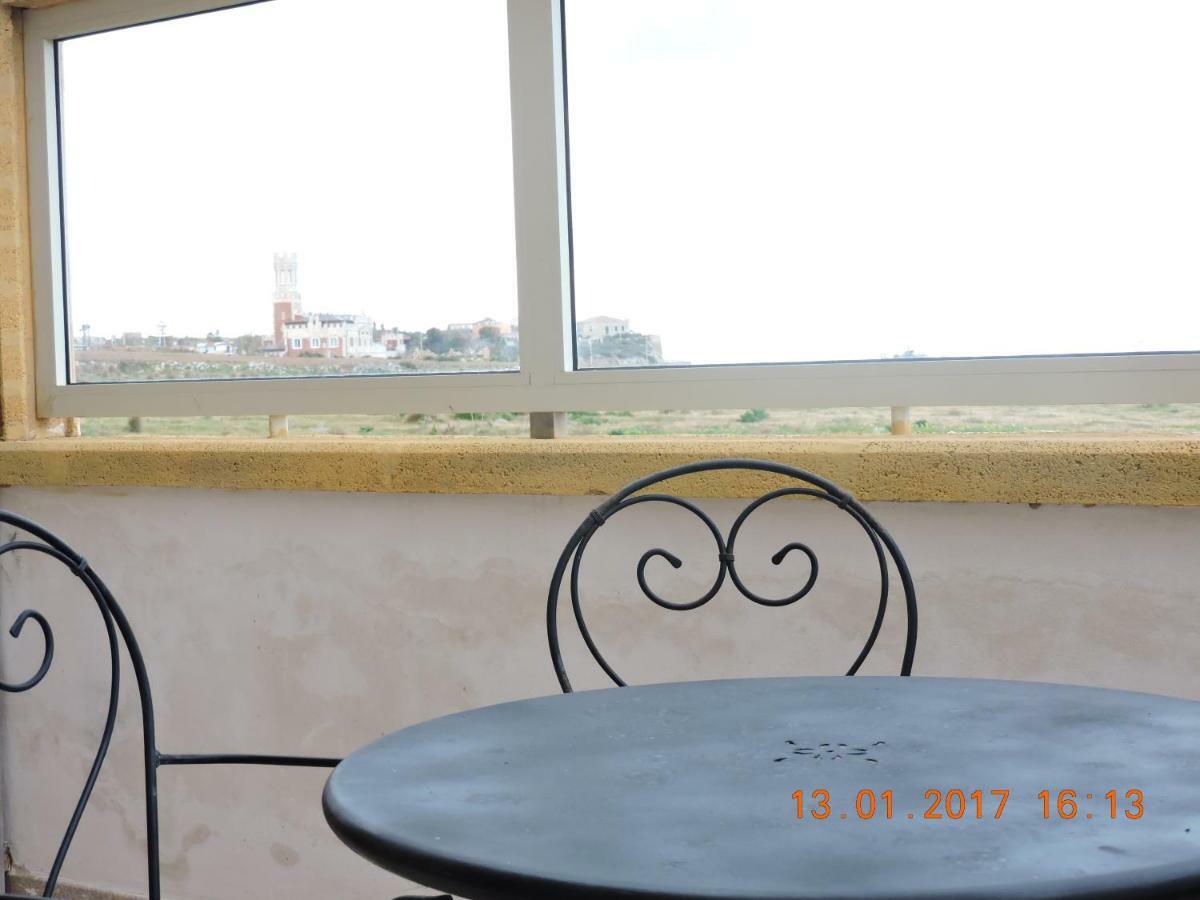 Doppelzimmer mit Balkon und Meerblick