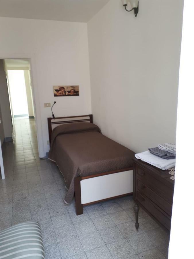 Single Room Private External Bathroom