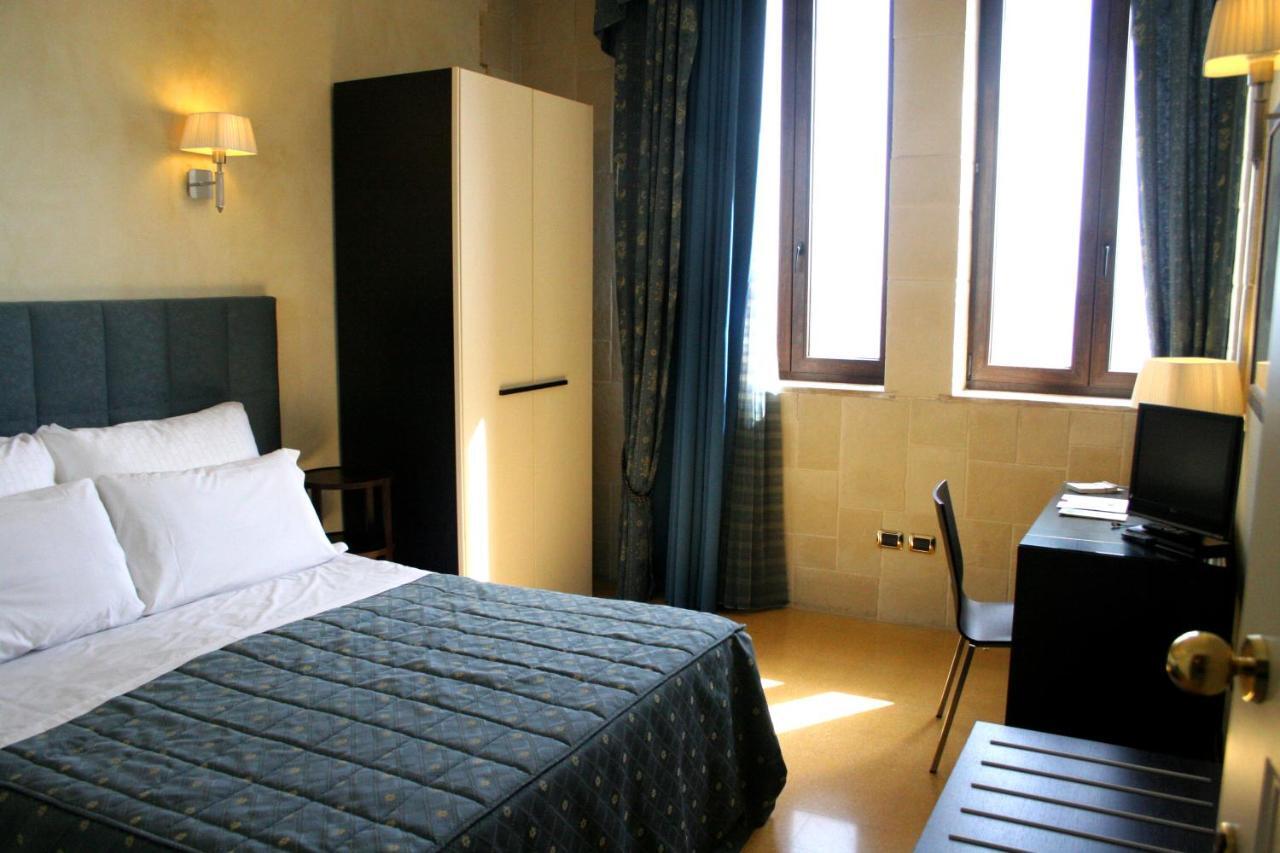 Double or Twin Room Sea View