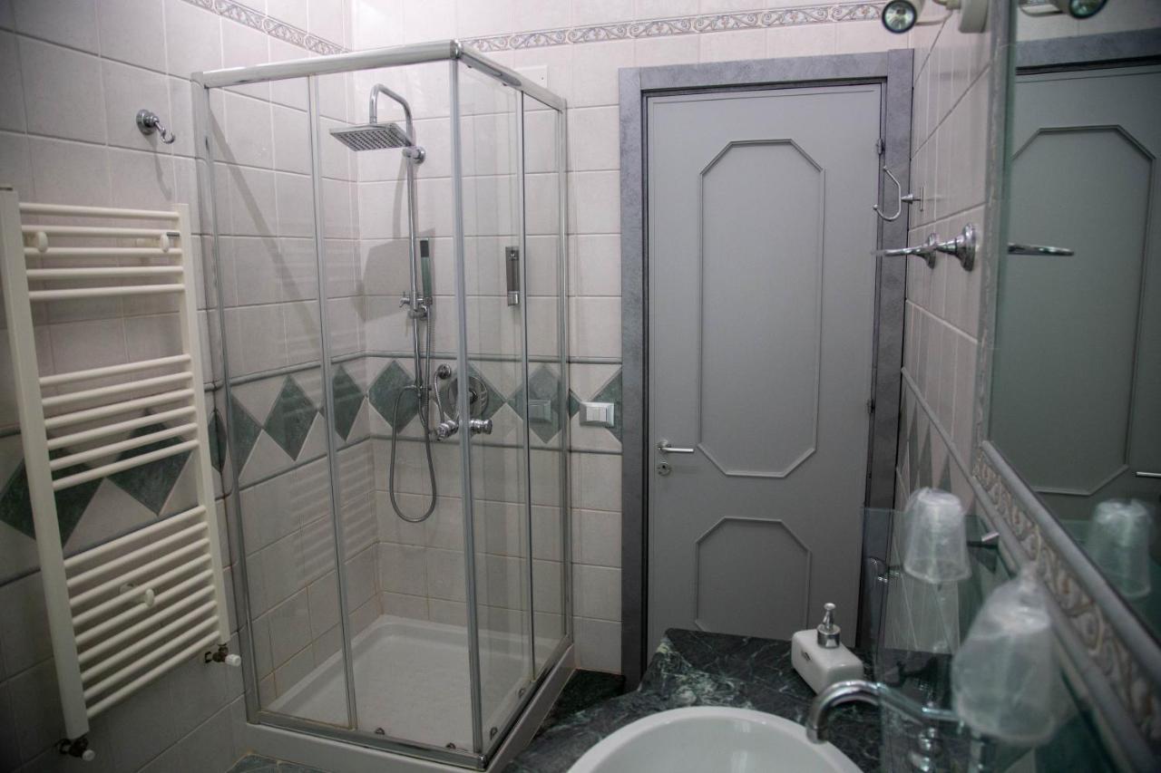 Double or Twin Room Private Bathroom,197352406:JPEG