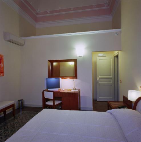 Double Room (1 Adult)