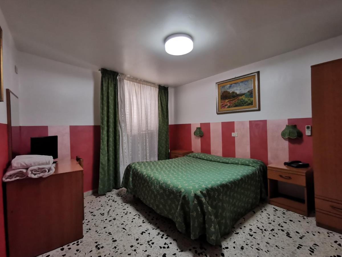 Double or Twin Room Private Bathroom