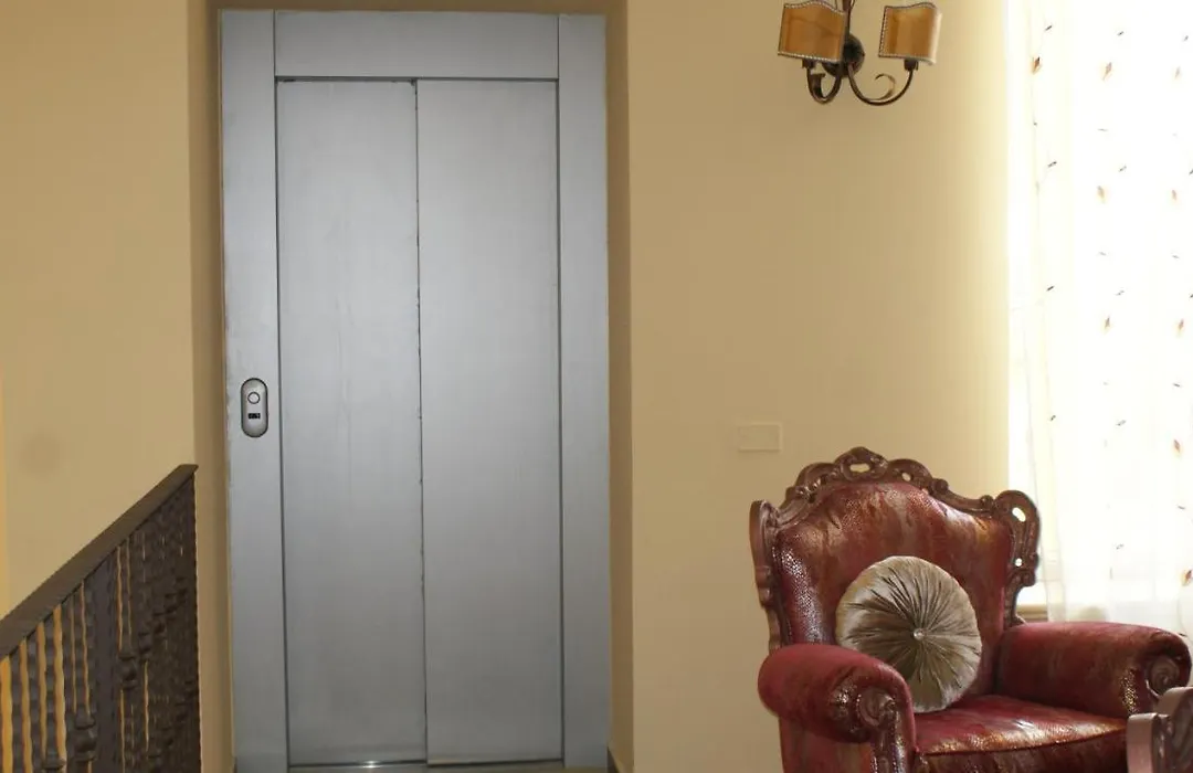 Mimi Hotel-1