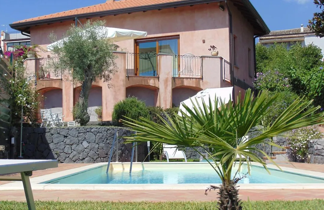 La corte di Bafè B&B Slow Life-1