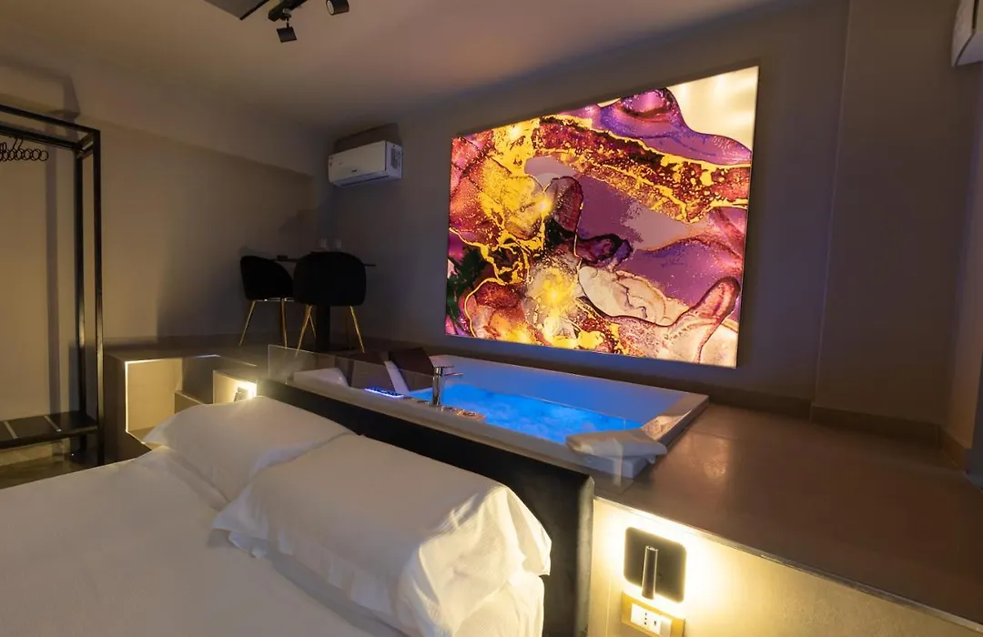 Maximum Exclusive Suite & Spa-1