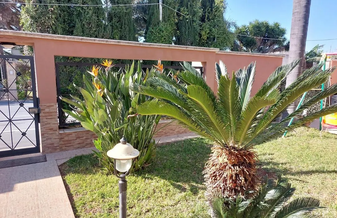 Casa con giardino Giacalone-1