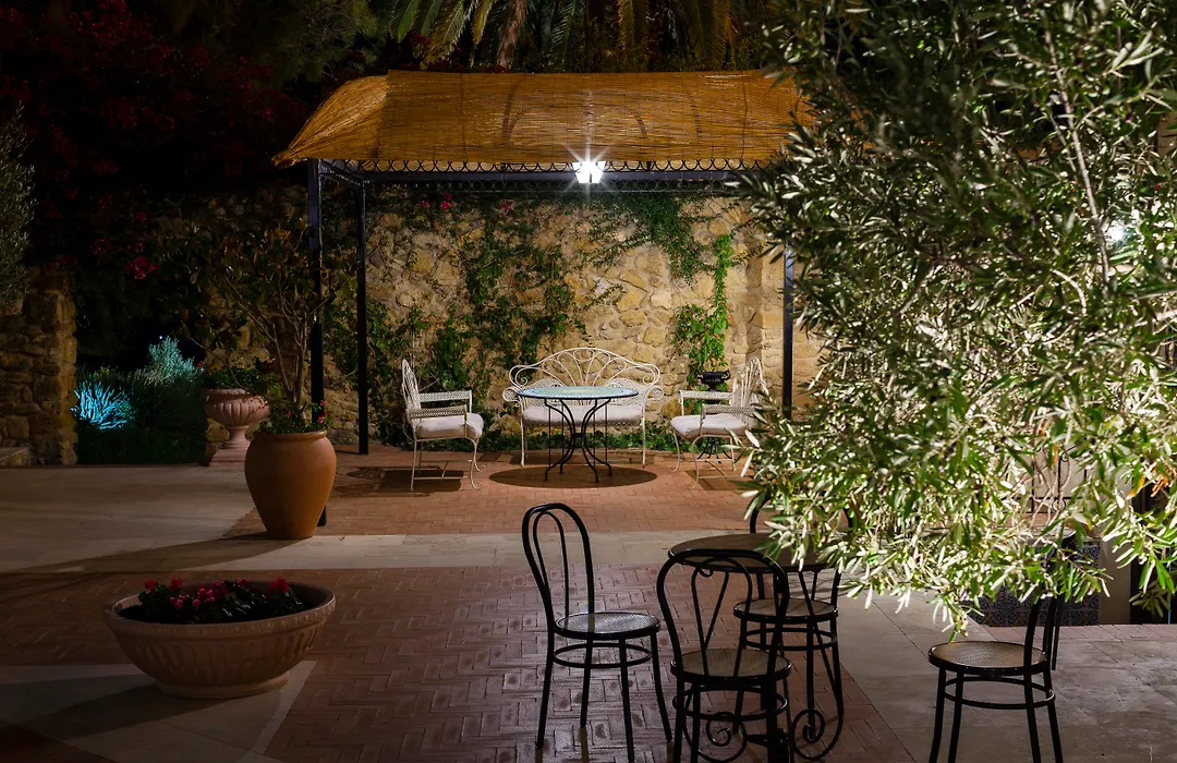 Hotel Foresteria Baglio Della Luna-1