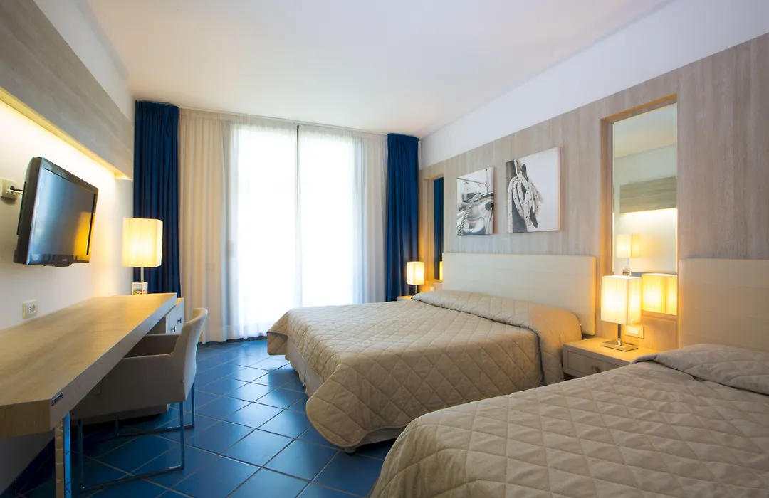 Mclub Lipari-1