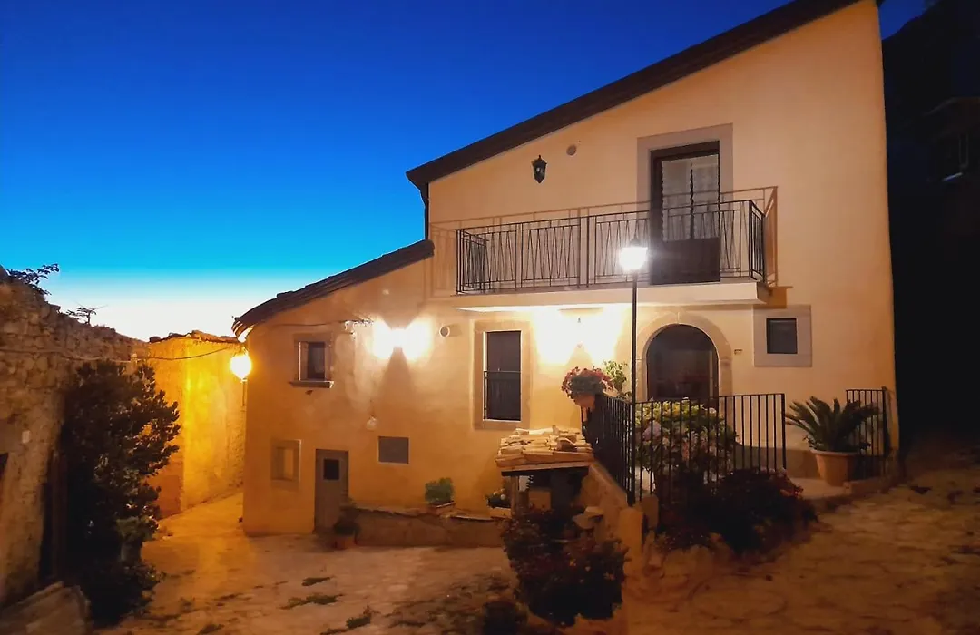 Albergo Diffuso Montalbano Borgo Antico - La Casetta del Vento-1
