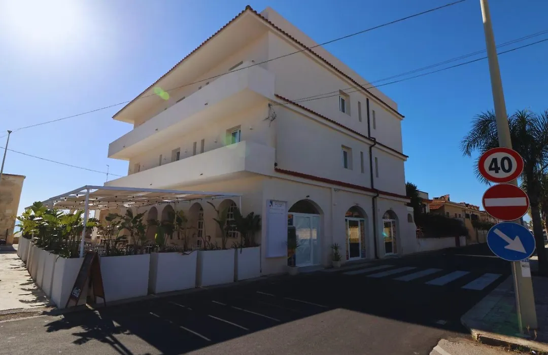 Hotel Noto Marina Vista Mare-1