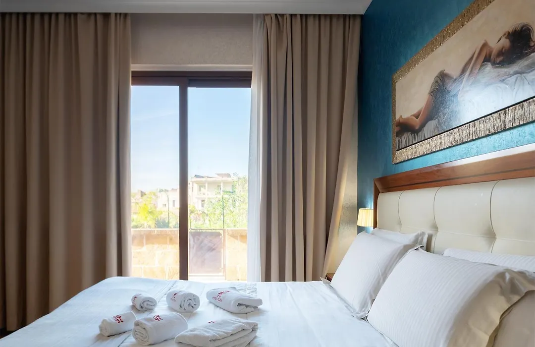 Hotel Flora-1