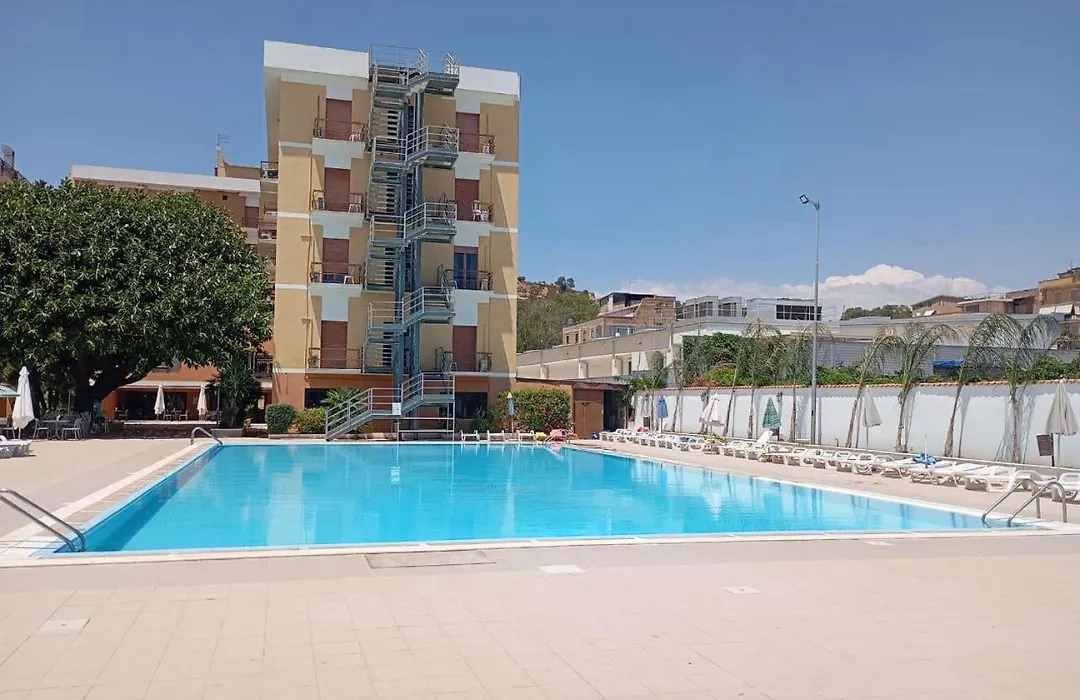 Hotel Dei Pini-1