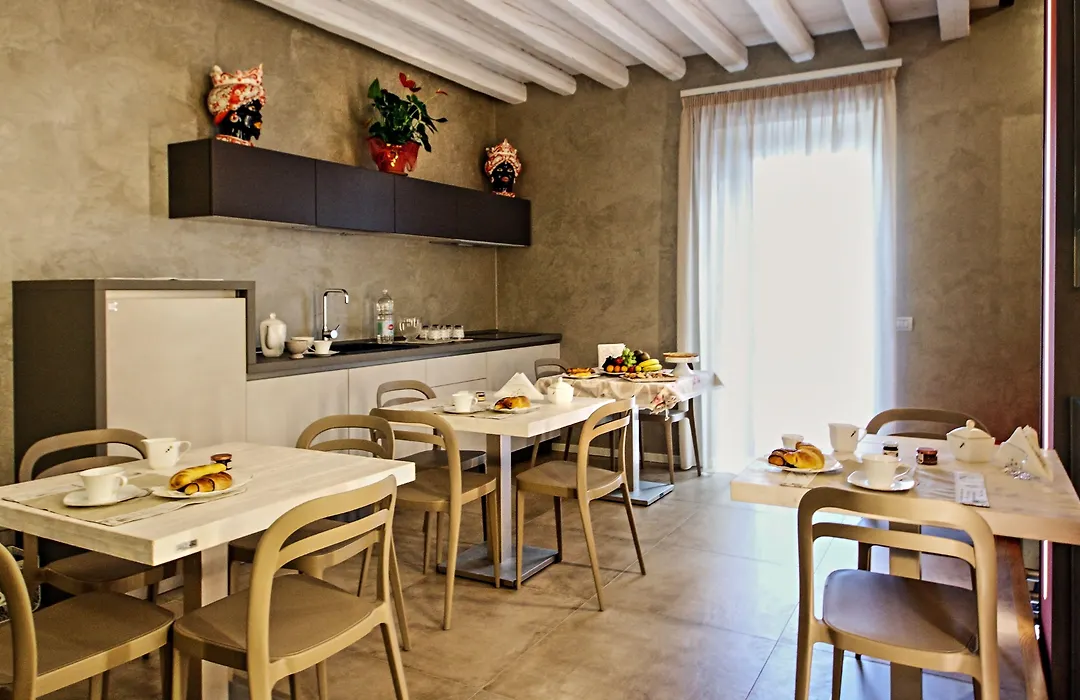 Notti O' Tunn Luxury Rooms In Centro-1