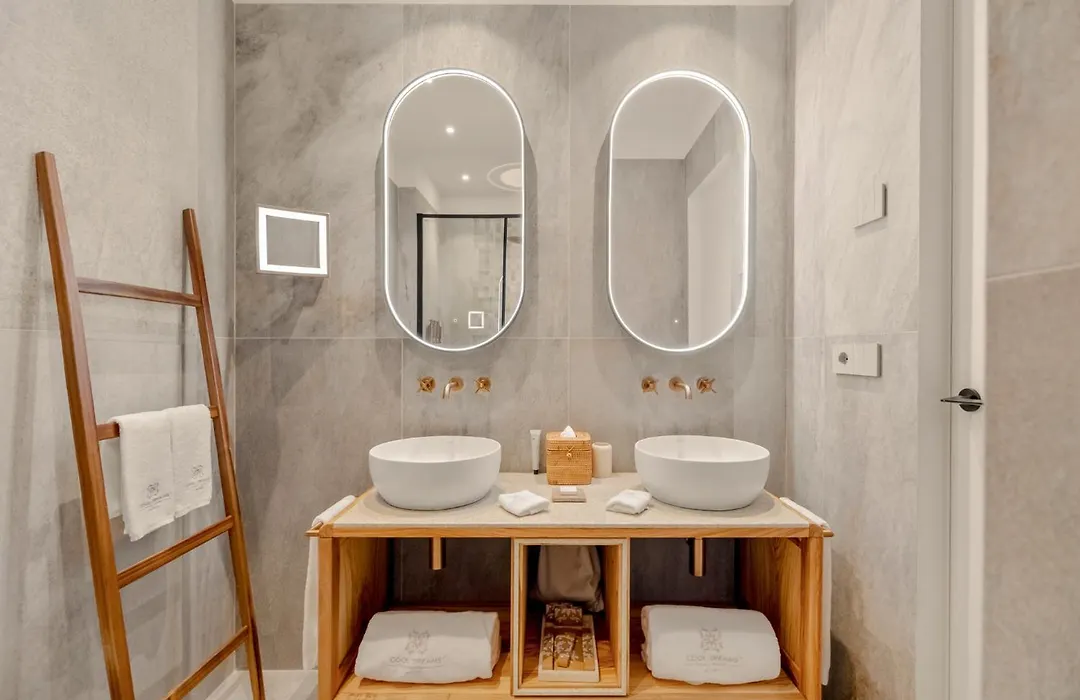 Cool Dreams Luxury Rooms-1