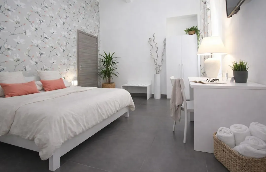 Palermo Inn Suite-1