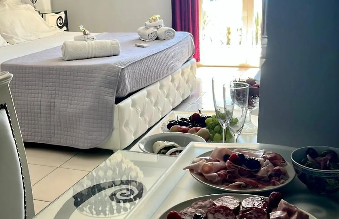 B&B A Due Passi Dal Mare-1