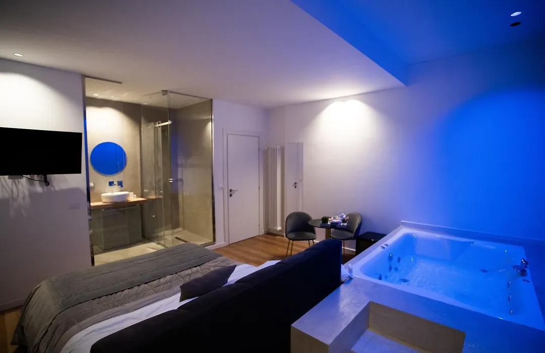 Four Luxury Suite-1