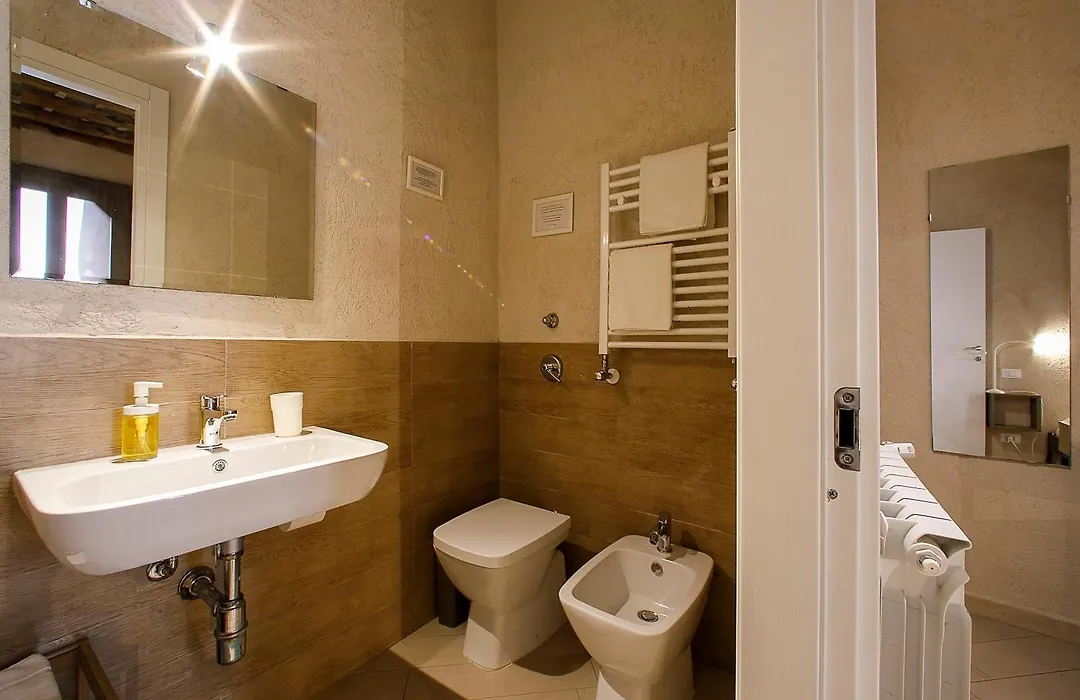 Secret B&B-1