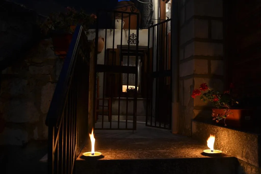 La Casa del Pittore di Petralia-1
