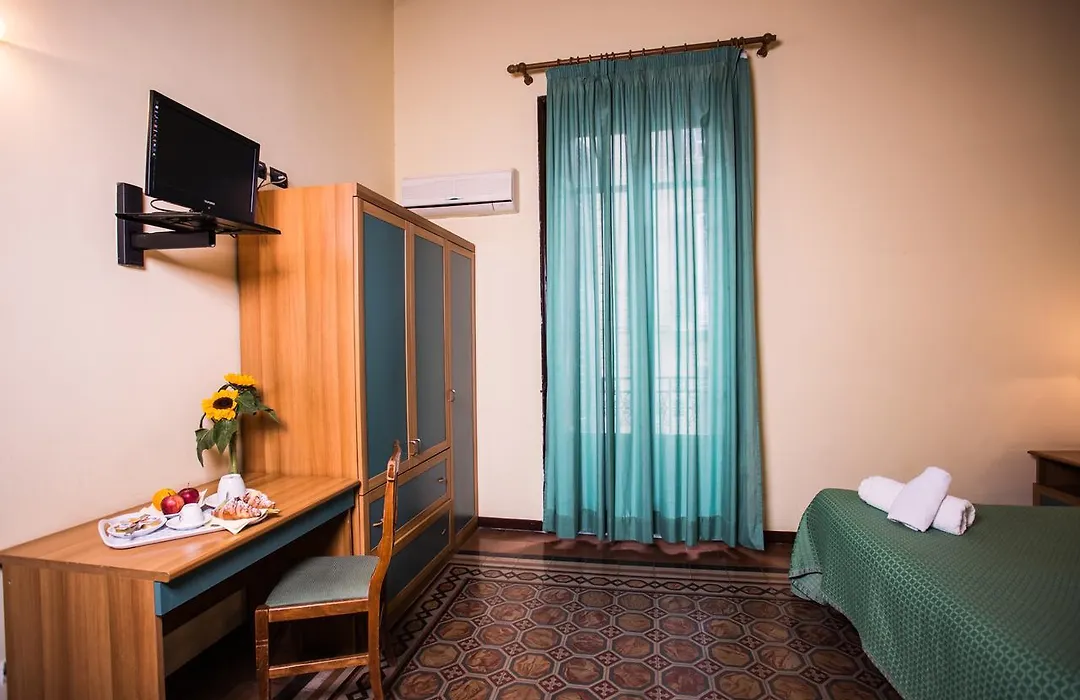 Hotel Italia-1
