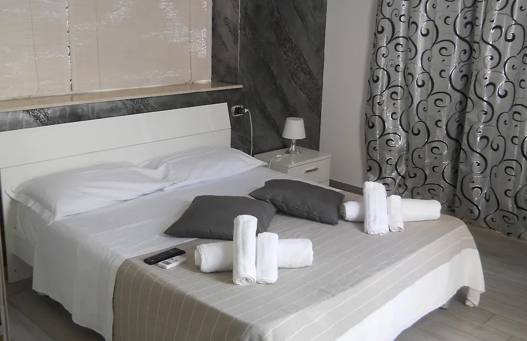 Summer Beach Rooms-1