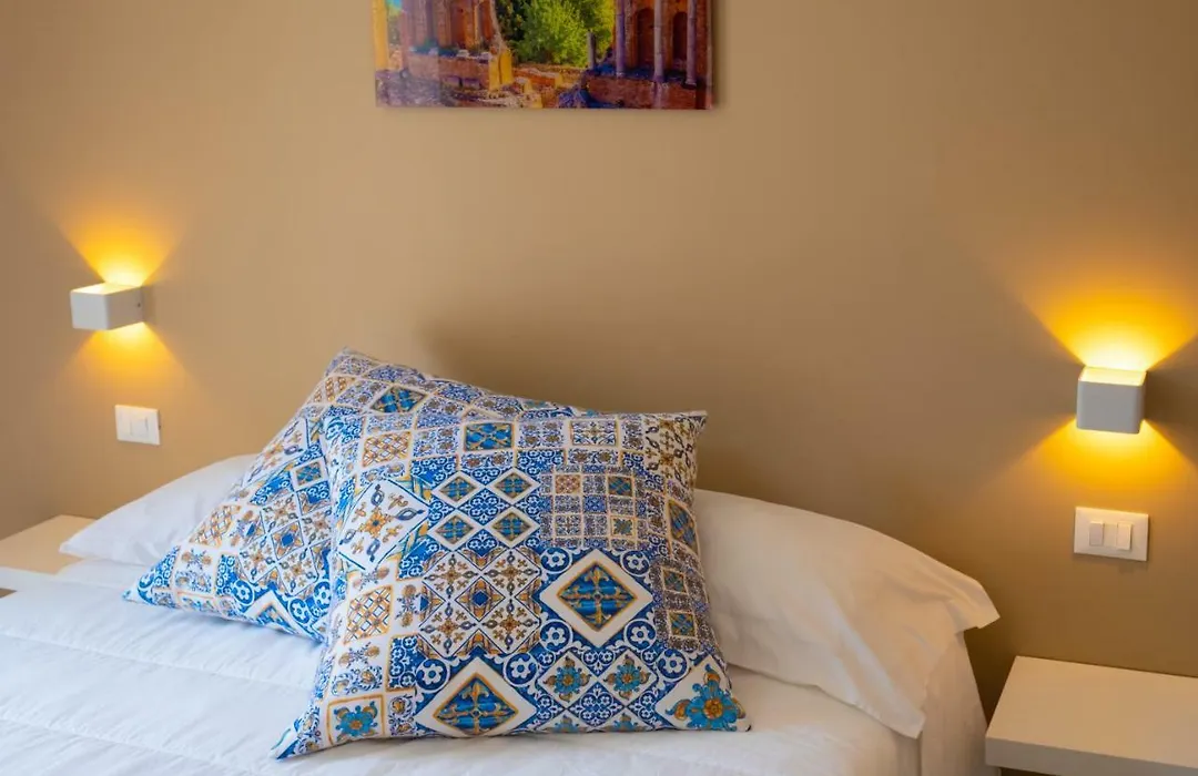 Taormina Bedda Rooms-1