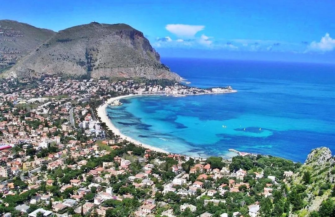 Il Giardino di Laura Private Rooms Mondello-1