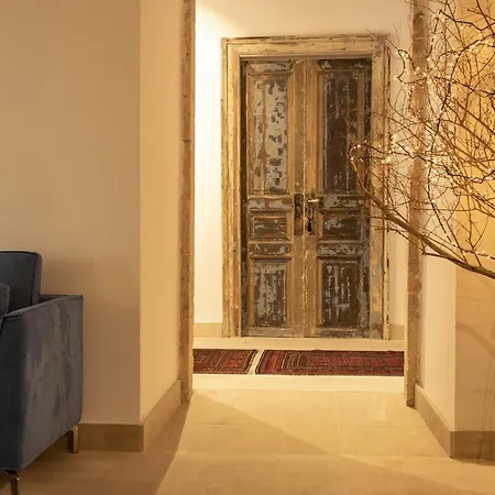 Isabella Di Castiglia Apartments-2