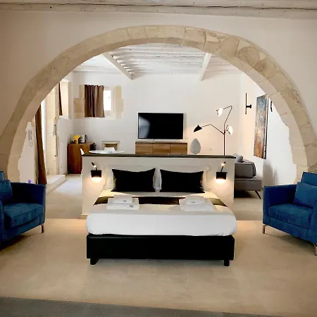 Isabella Di Castiglia Apartments-3