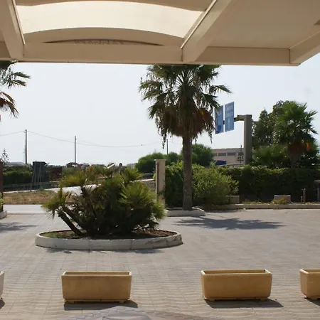Mimi Hotel-2