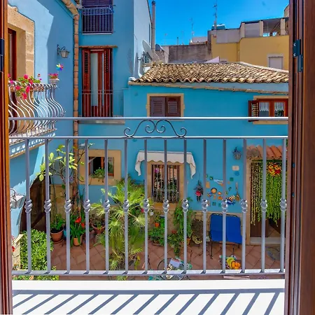 La Finestra Sul Cortile B&B-3