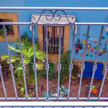 La Finestra Sul Cortile B&B-2