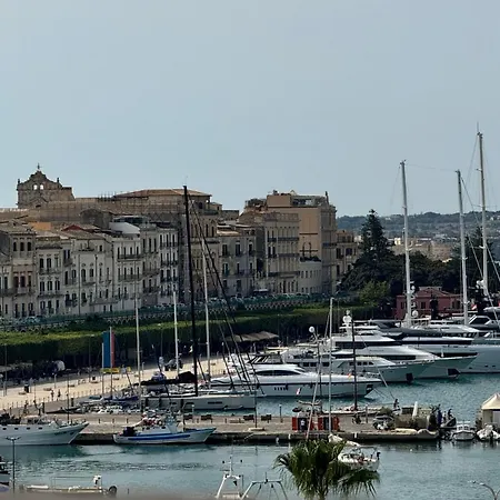La Terrazza Sul Porto-3