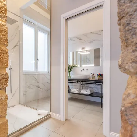 Family Affair Luxury Rooms&Suites-3