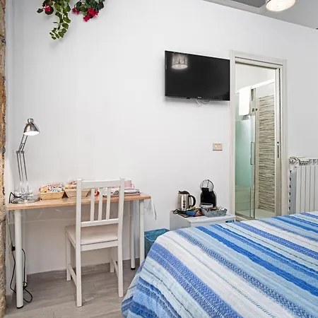 Garden House: Apartments And Rooms For Holidays-3