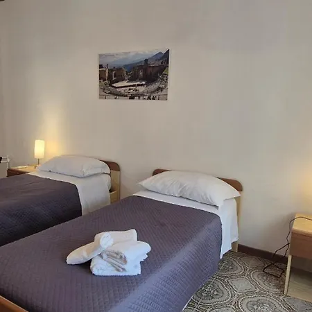 Porta Messina Rooms-3