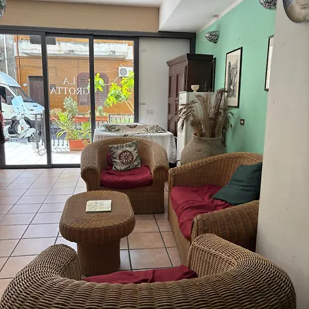 La Grotta-2