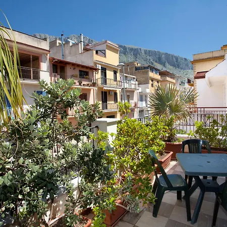 Kunesias B&B-2