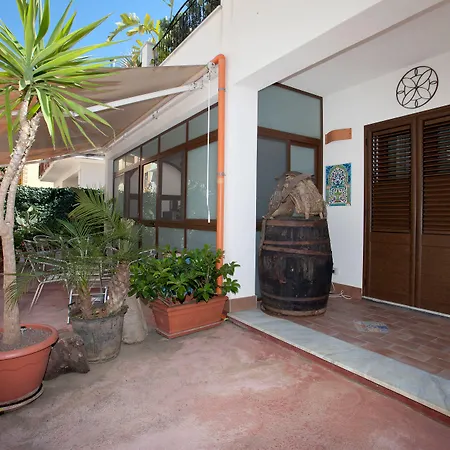 Kunesias B&B-3